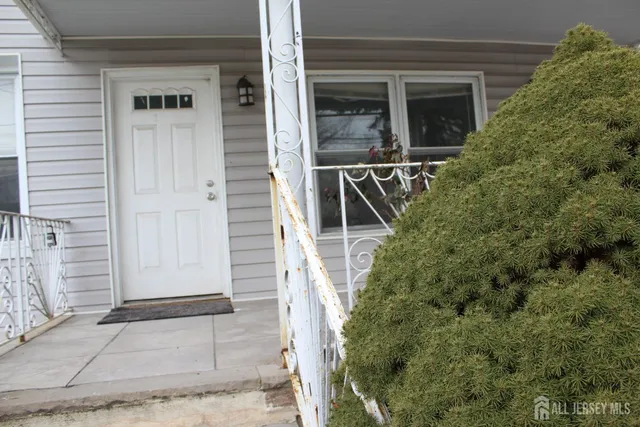 $2,975 | 899 Green Street, Unit 1, Iselin, NJ 08830