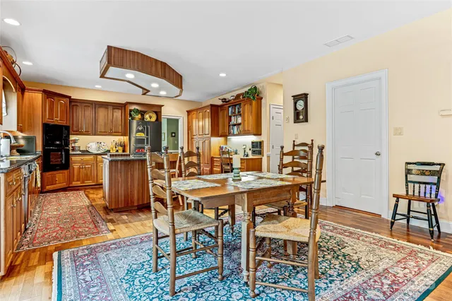 a view of entryway with a front door