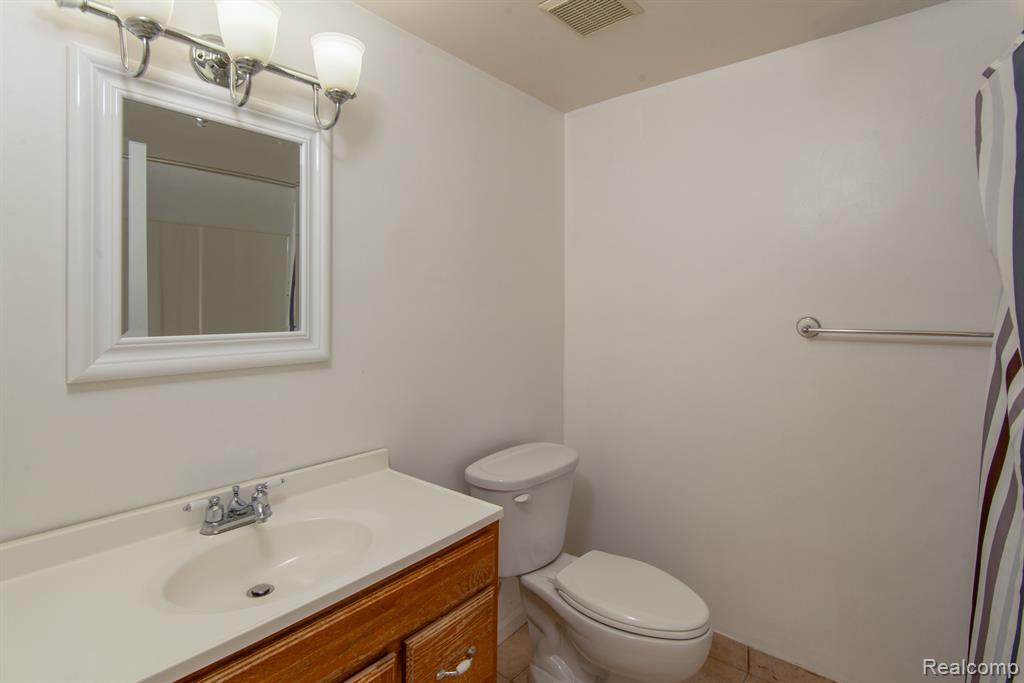 29870 West 12 Mile Road, Unit 704 Farmington, MI 48334 - Photo 12 of 16