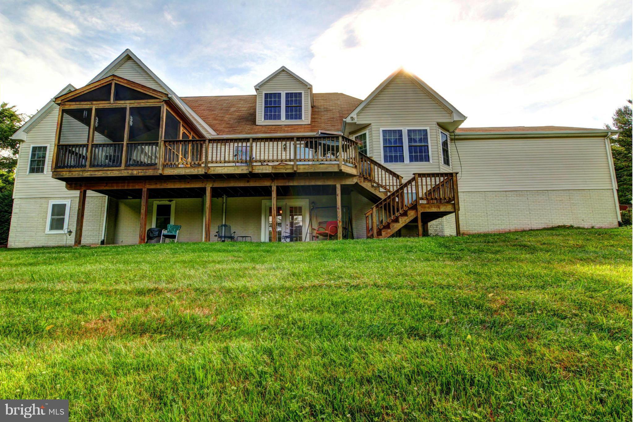 39555 Rodeffer Road Lovettsville, VA 20180 - Photo 3 of 30 Exterior (Rear)