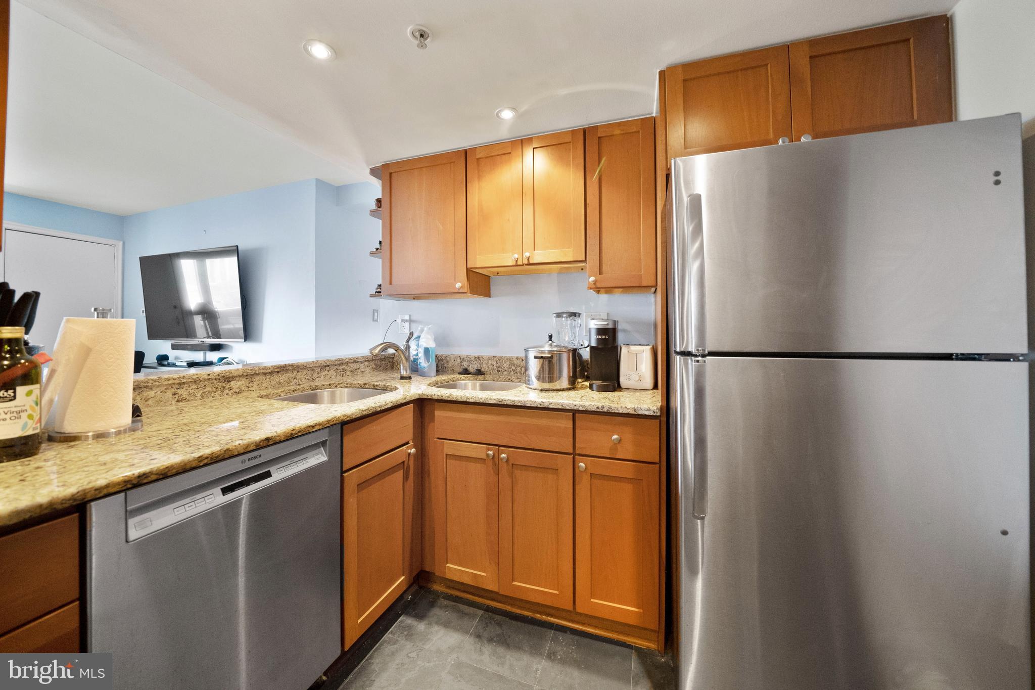 2001 Hamilton Street, Unit 628 Philadelphia, PA 19130 - Photo 3 of 24
