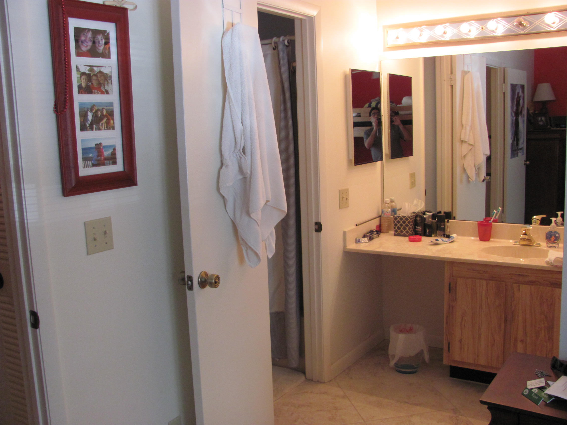 6387 Boca Circle Boca Raton, FL 33433 - Photo 21 of 29 Second bedroom vanity/bathroom area