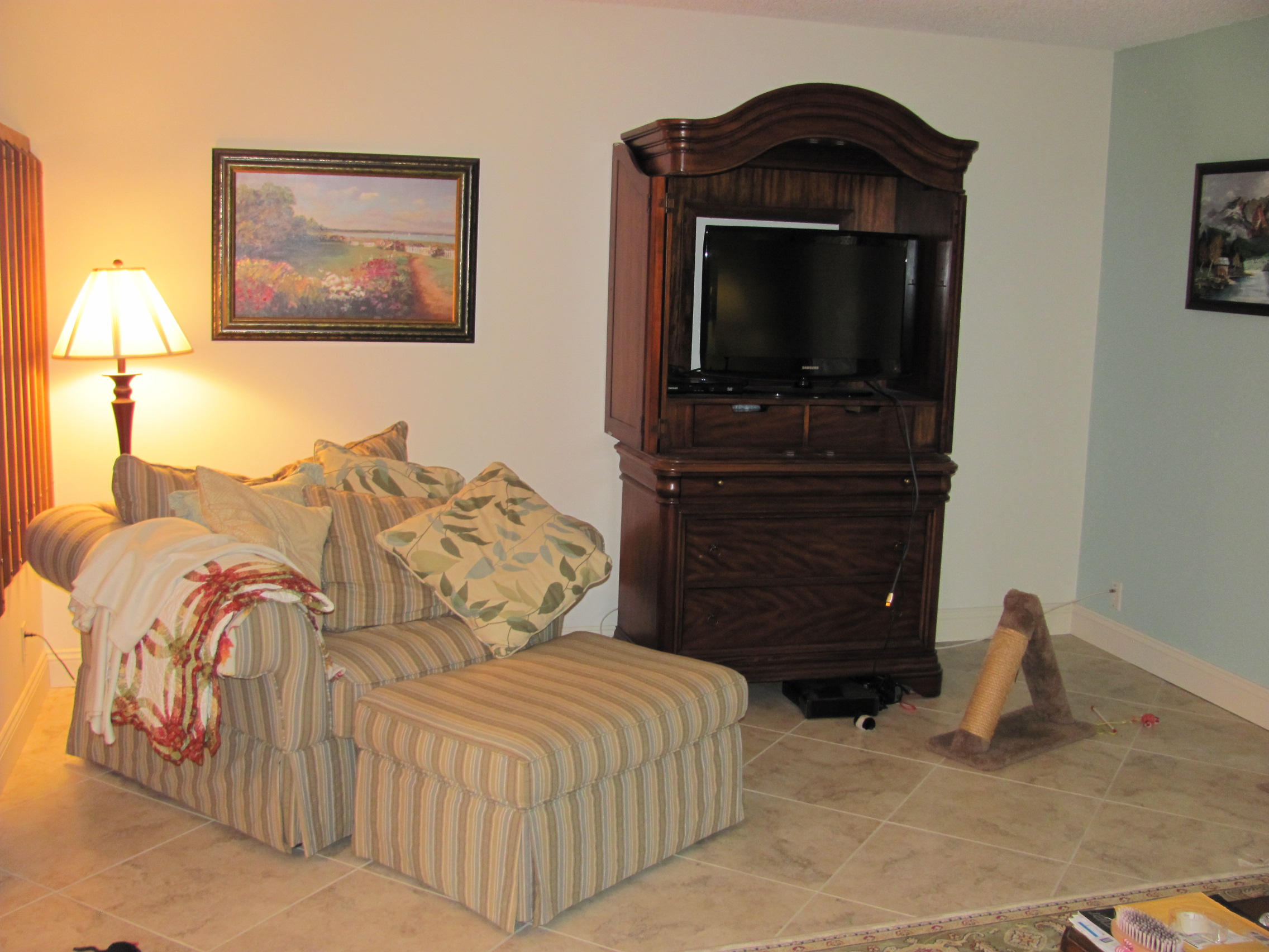 6387 Boca Circle Boca Raton, FL 33433 - Photo 5 of 29 Living room