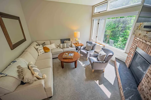 $400,000 | 42 Lower Phase Road, Unit 7, Warren, VT 05674