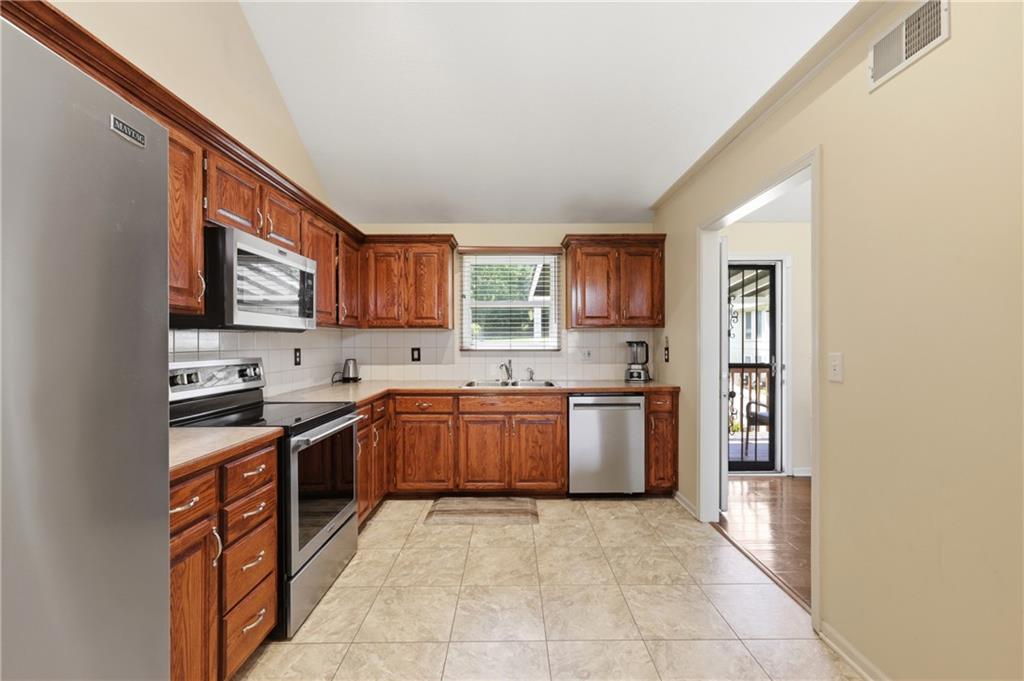 7902 Spring Valley Road Raytown, MO 64138 - Photo 7 of 24