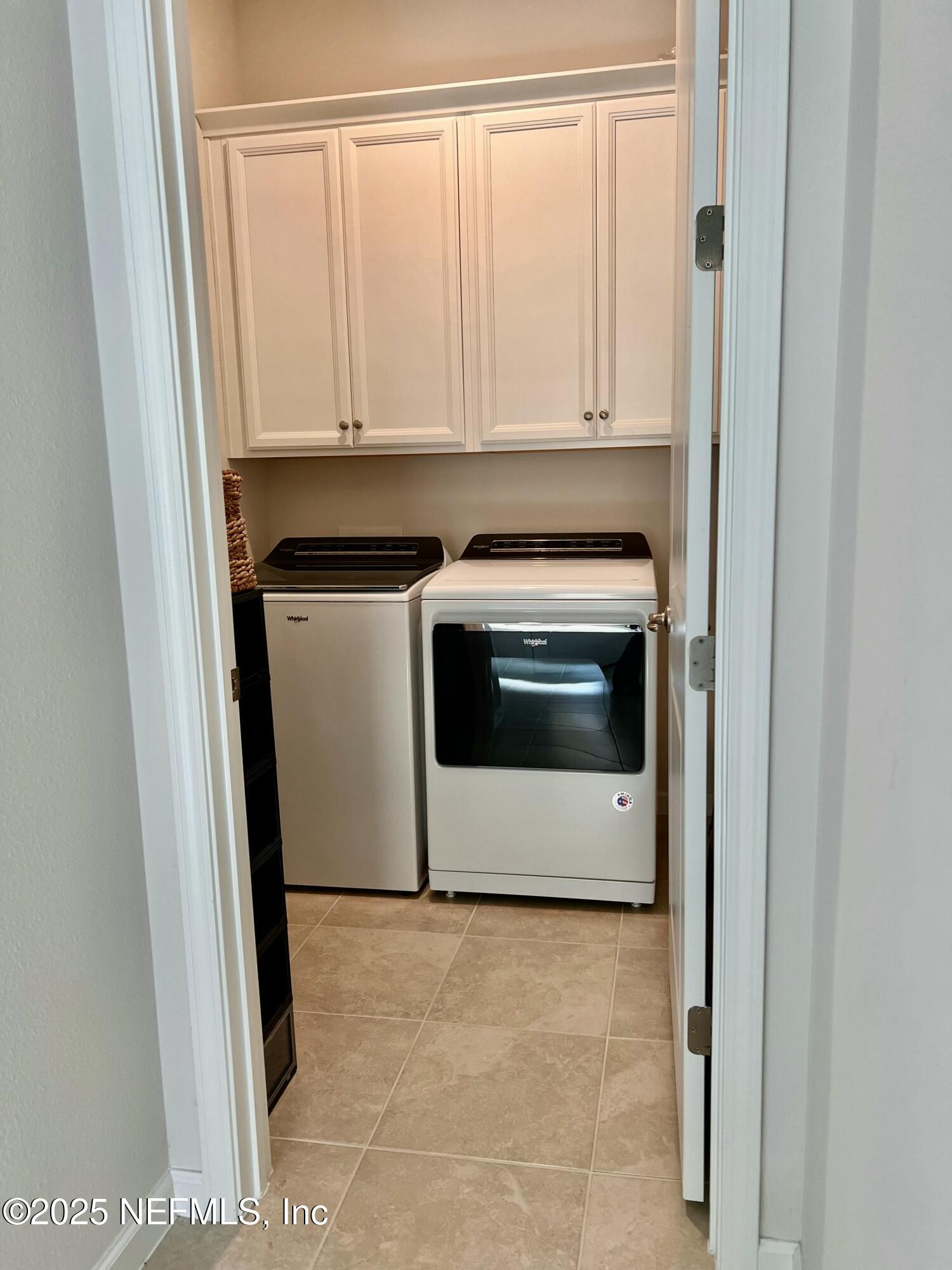 3274 Bailey Ann Drive Ormond Beach, FL 32174 - Photo 6 of 46 a kitchen with a stove and a white refrigerator