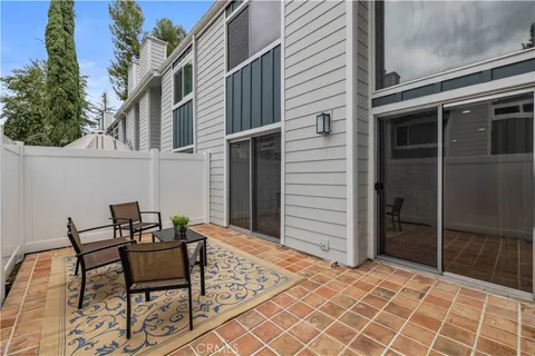 $699,000 | 18150 Andrea Circle South, Unit 1, Northridge, CA 91325