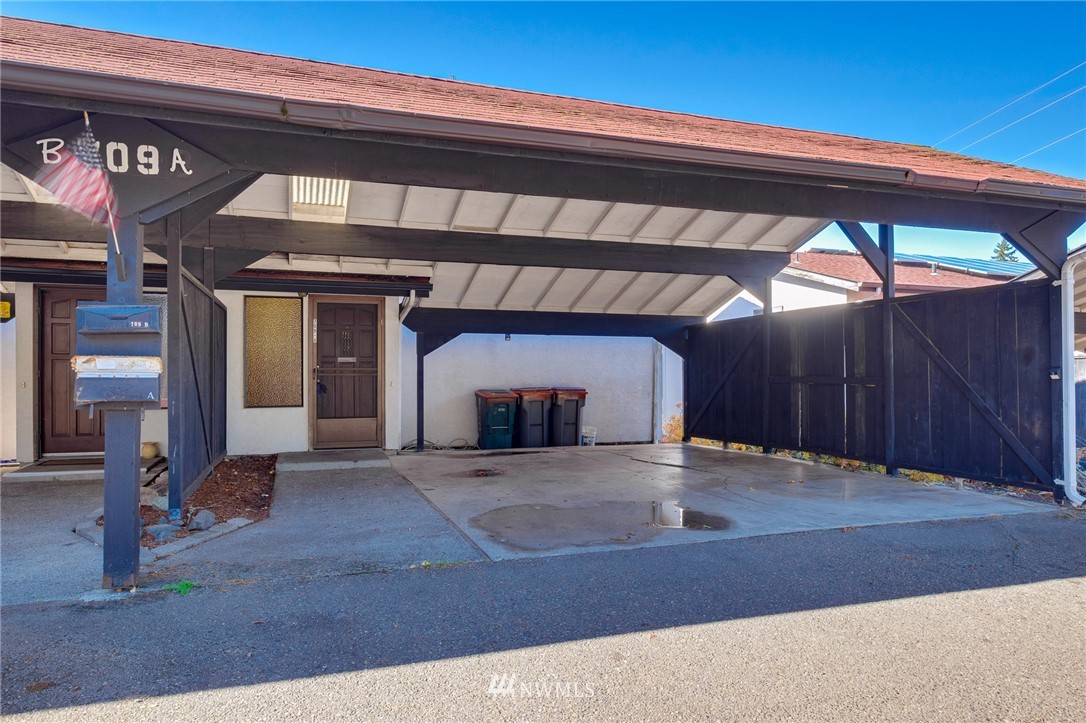 709 Sheridan Road Bremerton, WA 98310 - Photo 1 of 19 a view of a building