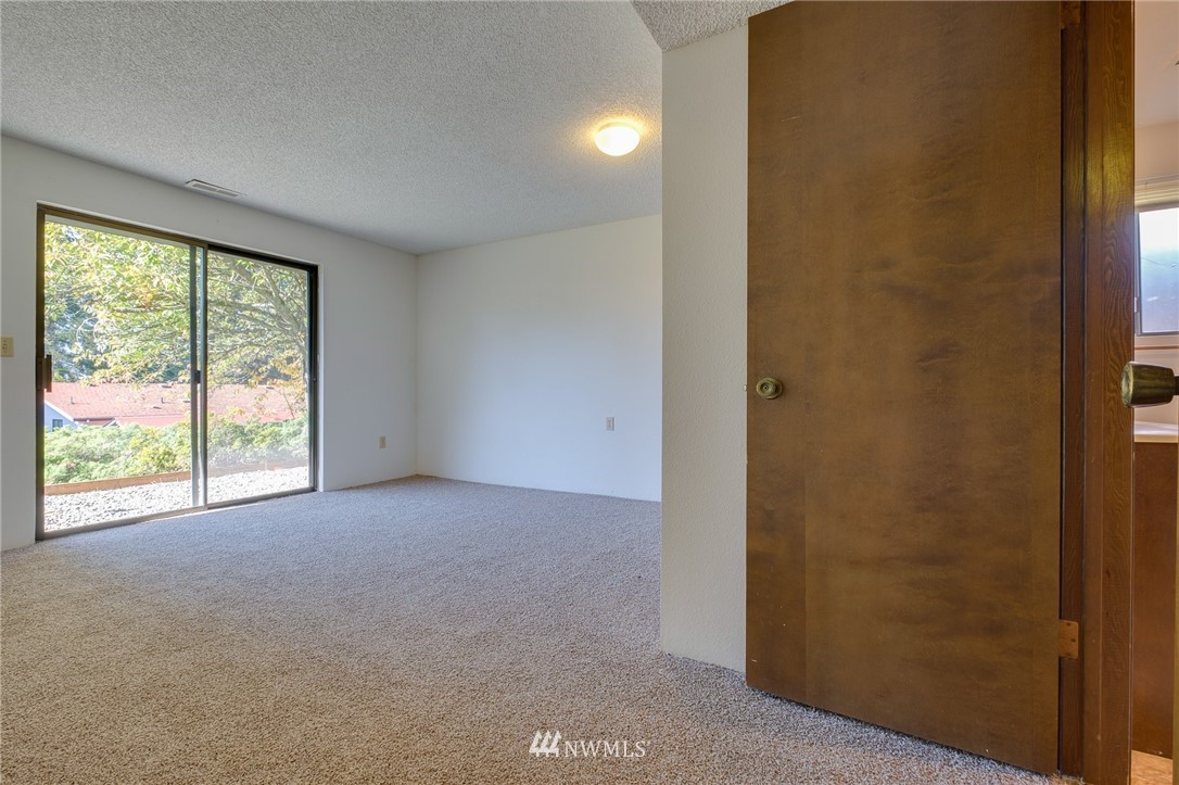 709 Sheridan Road Bremerton, WA 98310 - Photo 14 of 19 an empty room with windows