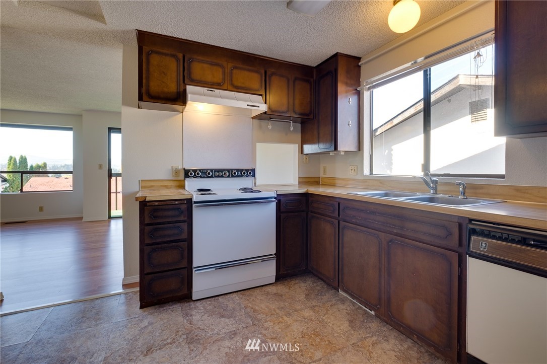 709 Sheridan Road Bremerton, WA 98310 - Photo 10 of 19 a kitchen with stainless steel appliances granite countertop a sink and a stove