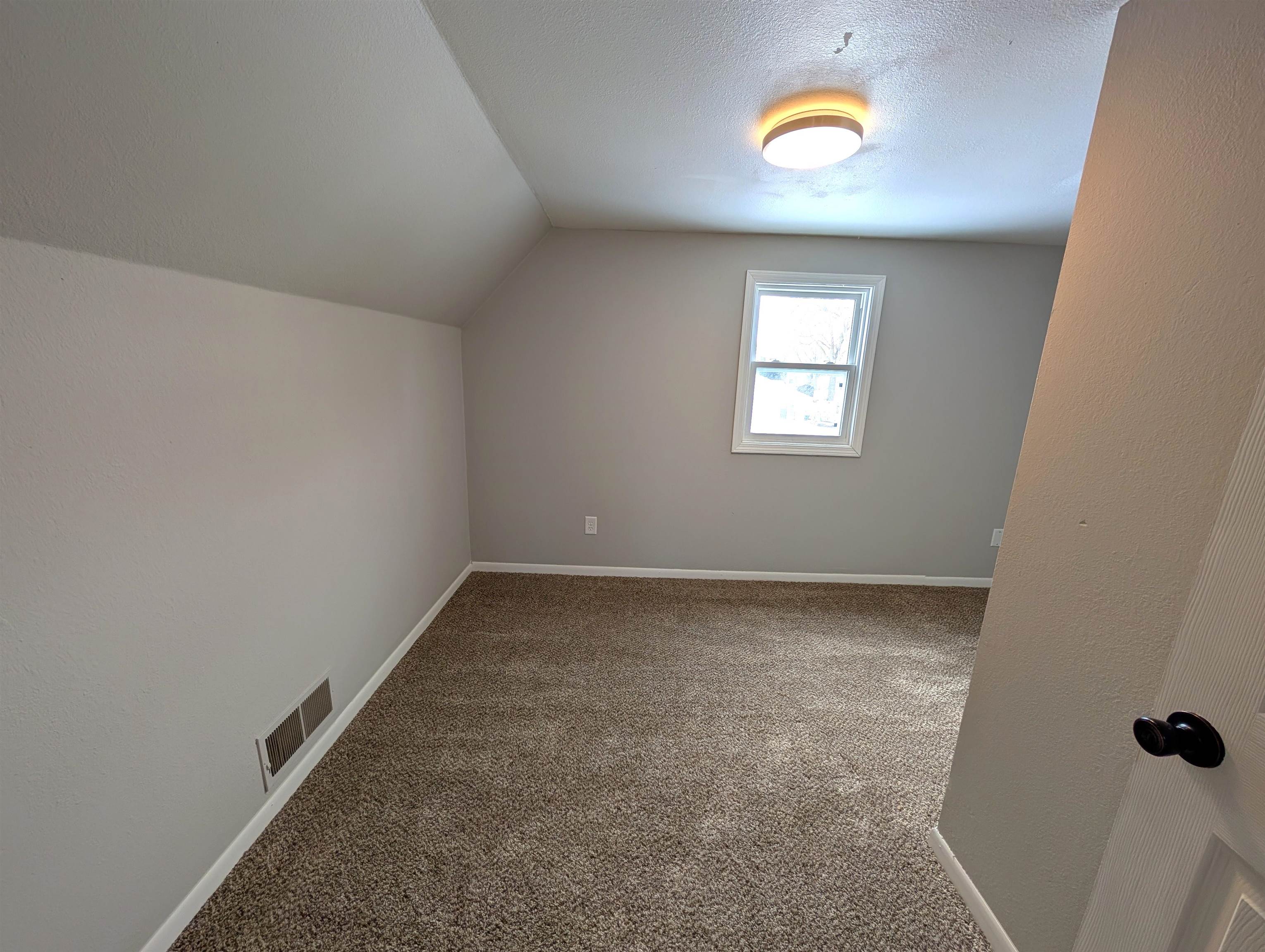 181 South Washington Street Berlin, WI 54923 - Photo 15 of 25