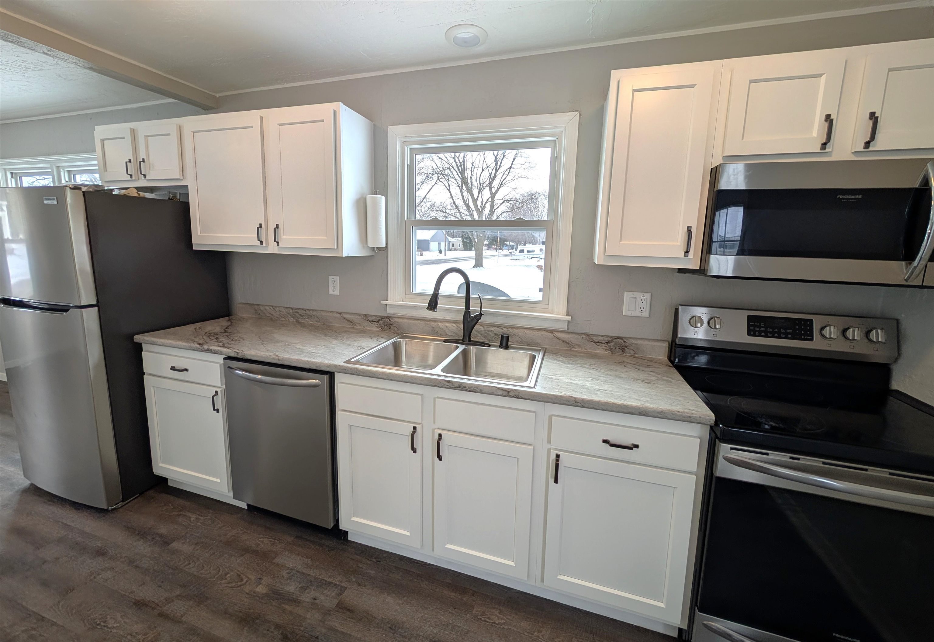 181 South Washington Street Berlin, WI 54923 - Photo 2 of 25