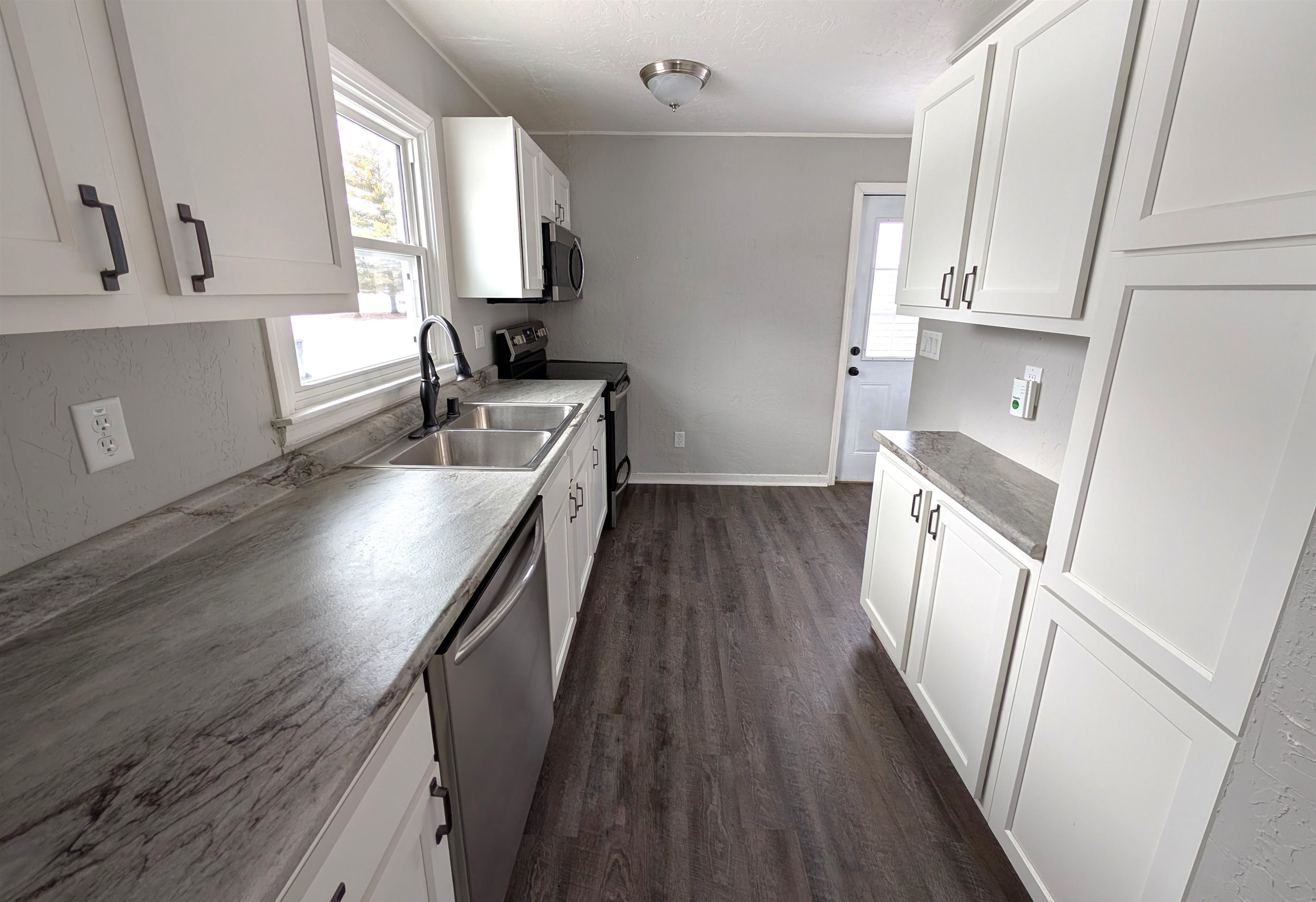 181 South Washington Street Berlin, WI 54923 - Photo 4 of 25