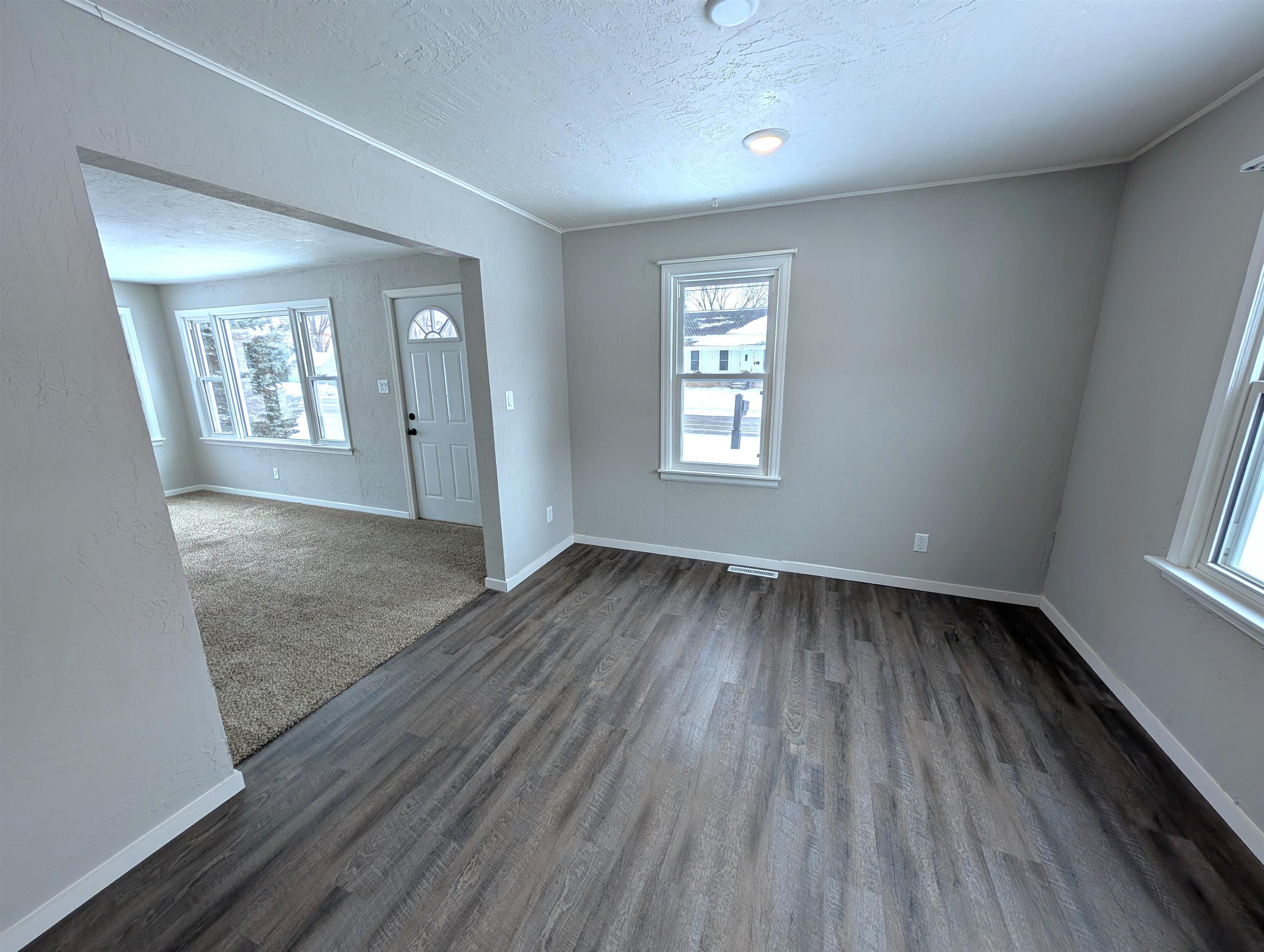 181 South Washington Street Berlin, WI 54923 - Photo 6 of 25