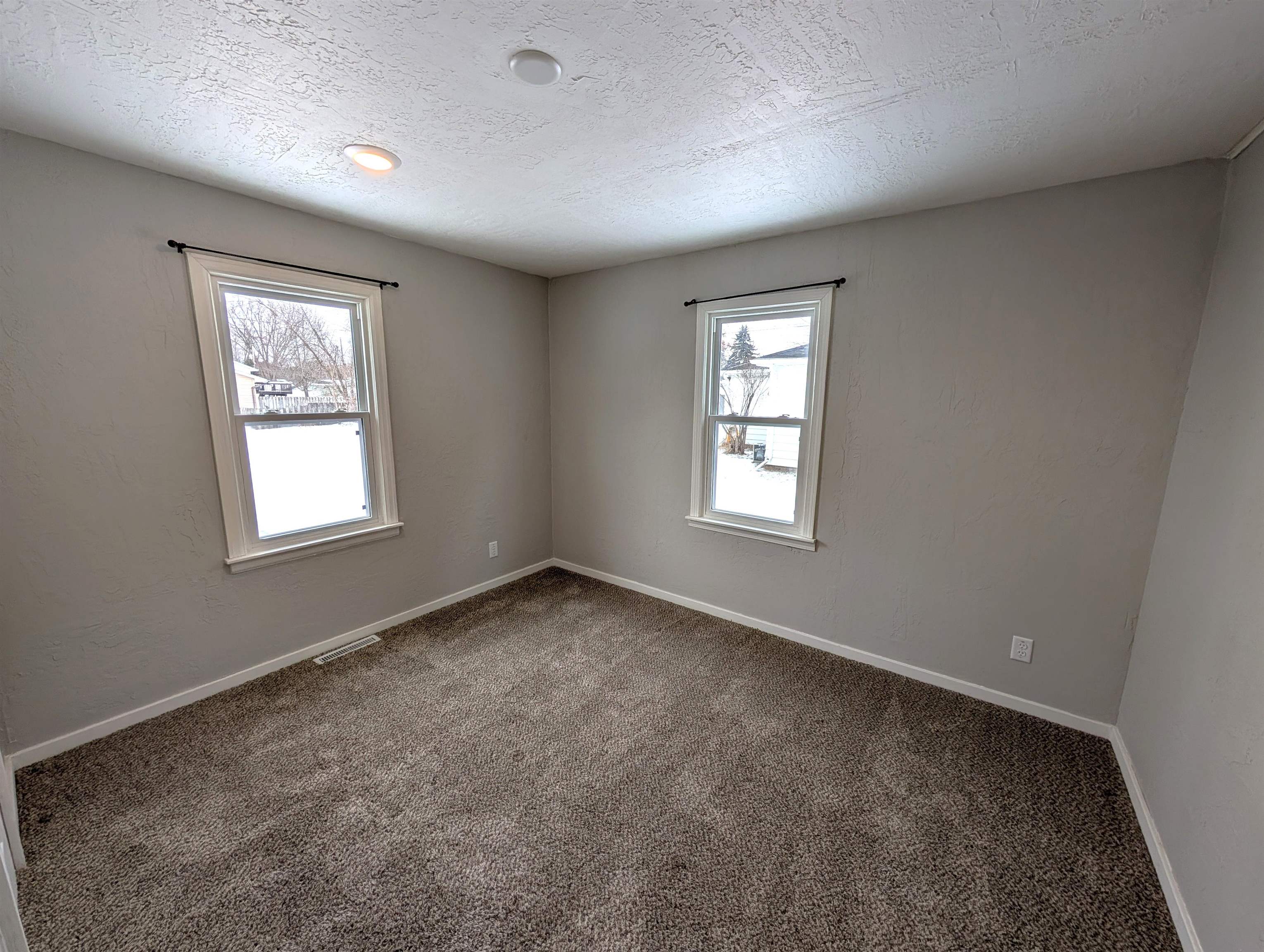 181 South Washington Street Berlin, WI 54923 - Photo 9 of 25