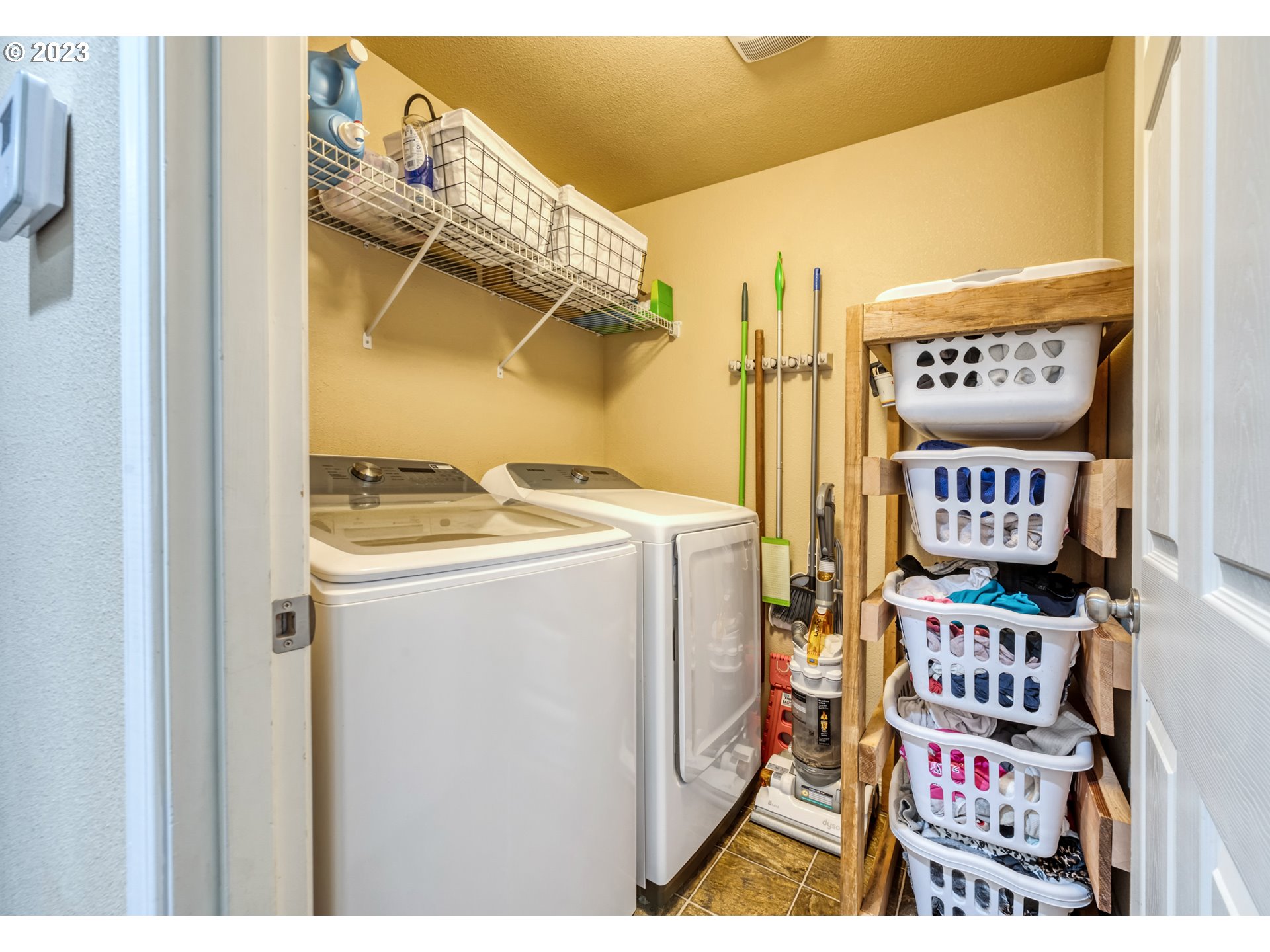 237 Rowan Street Roseburg, OR 97471 - Photo 16 of 35 a utility room with dryer and washer