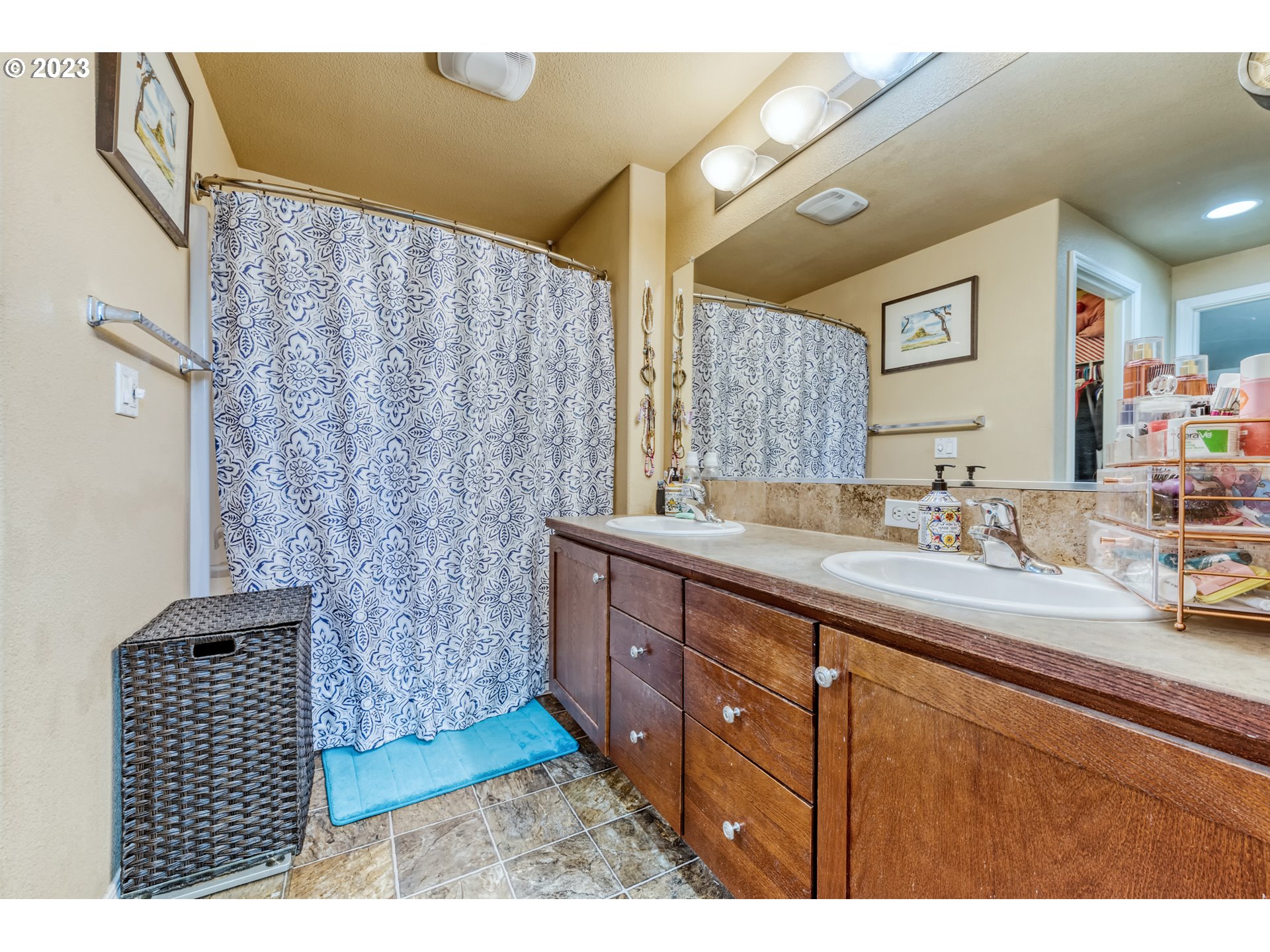 237 Rowan Street Roseburg, OR 97471 - Photo 20 of 35 a bathroom with a sink and a mirror