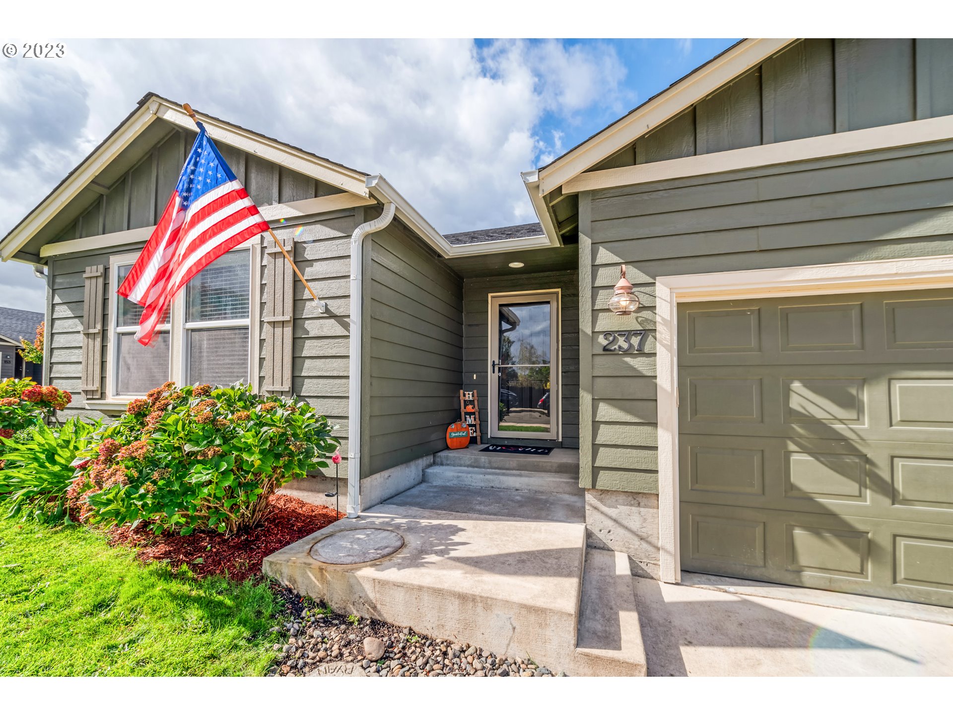 237 Rowan Street Roseburg, OR 97471 - Photo 5 of 35 a view of house