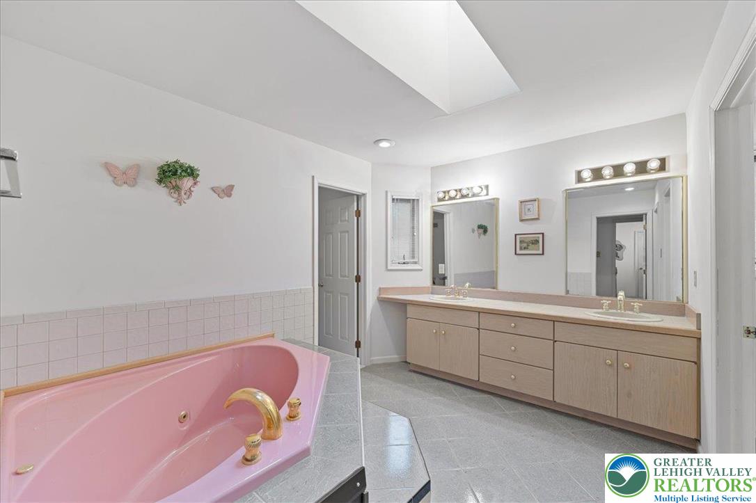 131 Stone Ridge Albrightsville, PA 18210 - Photo 25 of 51 a bathroom with a tub sink and mirror