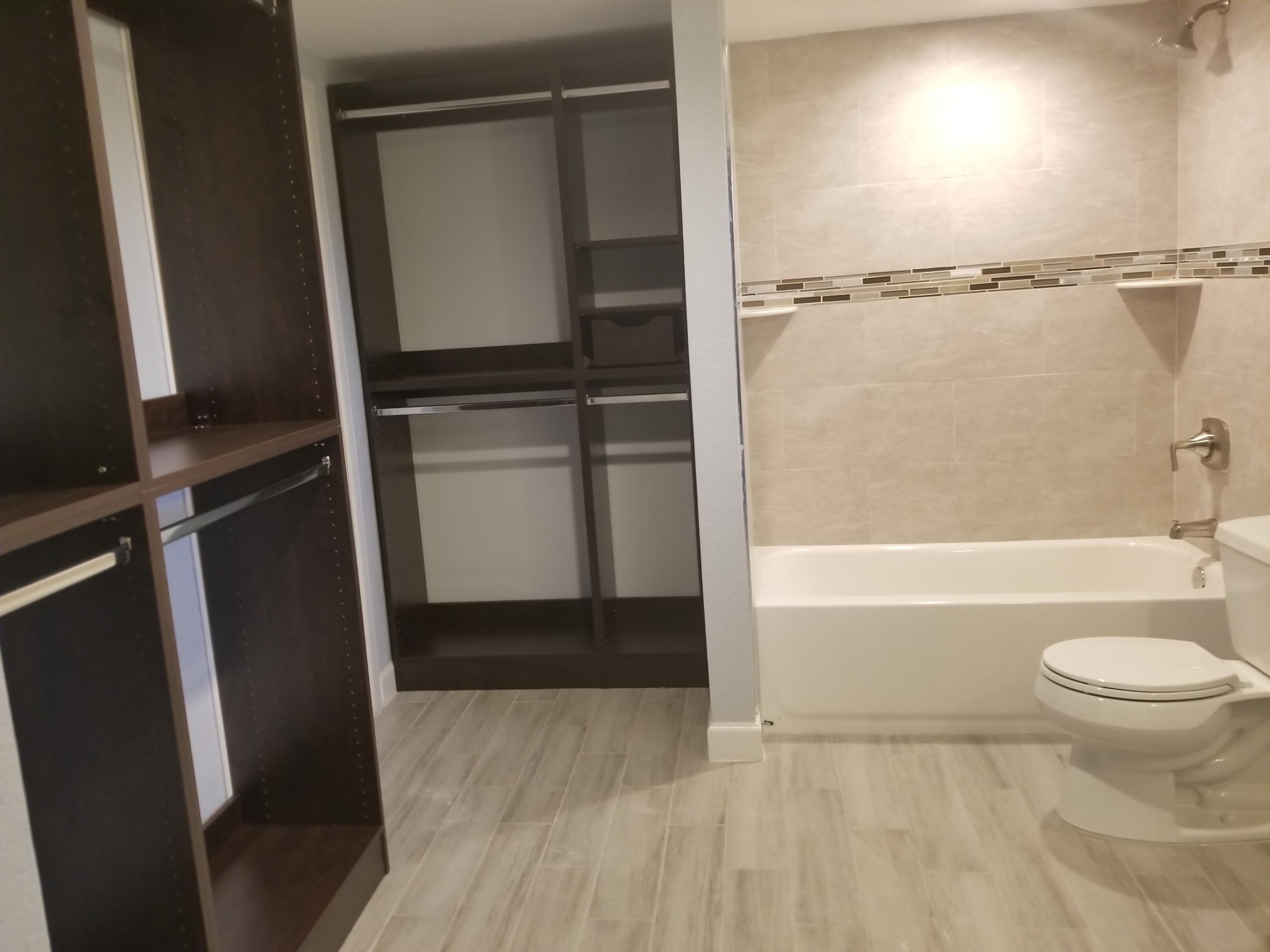 1221 Highview Road Lake Worth, FL 33462 - Photo 13 of 20 a bathroom with a toilet and a tub