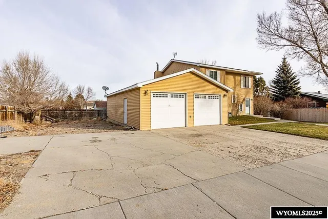 $288,000 | 2775 Hitching Post Drive, Green River, WY 82935