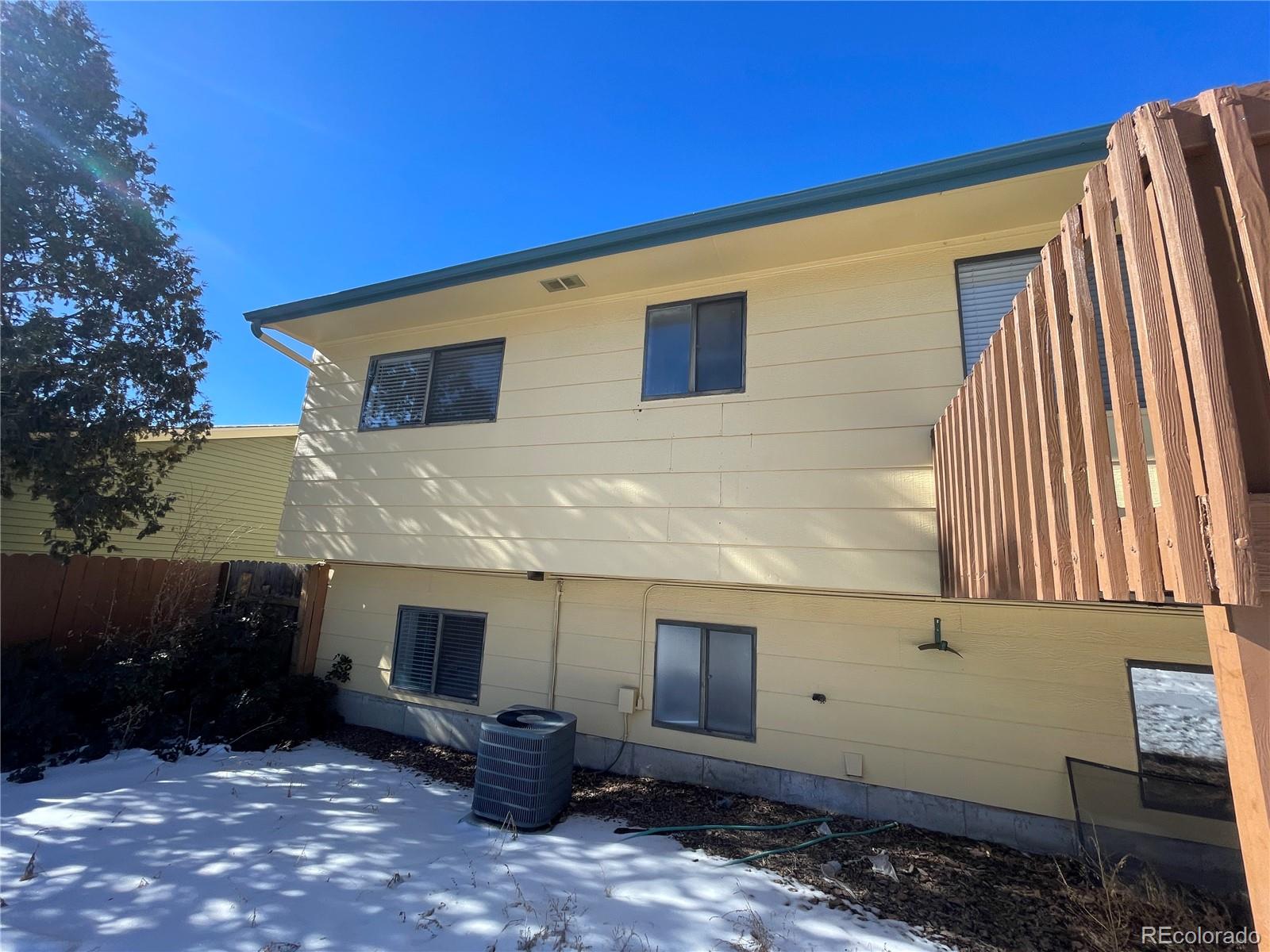 2955 Quincy Place Colorado Springs, CO 80916 - Photo 26 of 33 a backyard of a house
