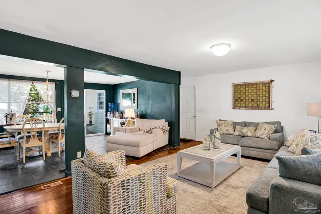 $269,999 | 310 Cherokee Trail, Pensacola, FL 32506