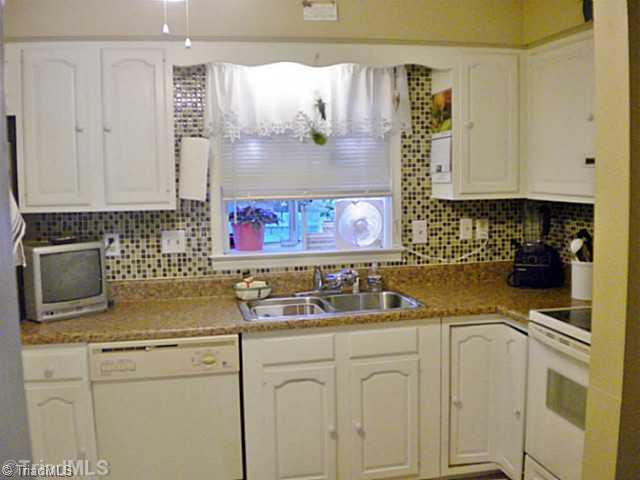 1720 Bolingbroke Road High Point, NC 27265 - Photo 5 of 16 Kitchen.