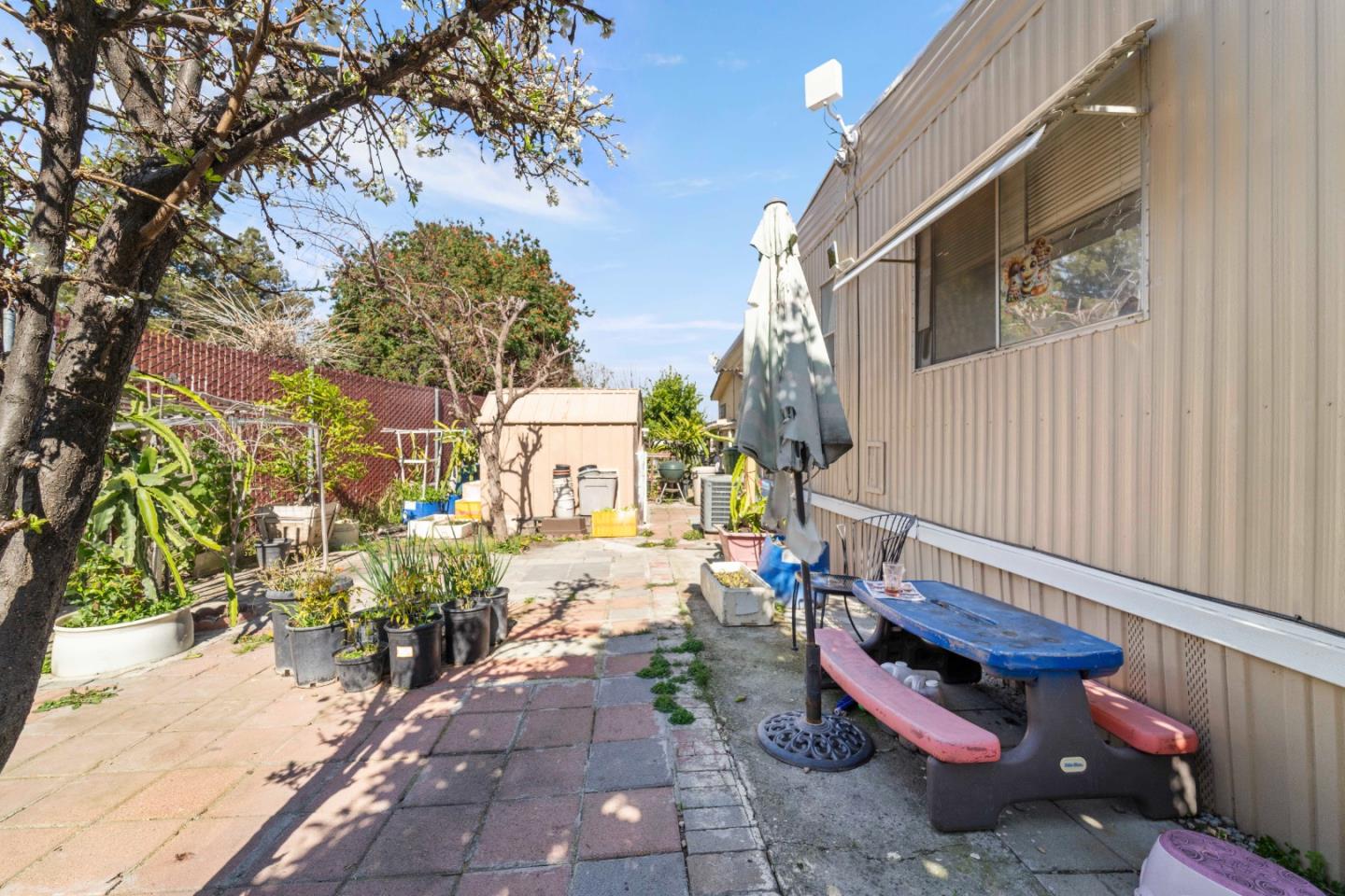 5450 Monterey Road, Unit 157 San Jose, CA 95111 - Photo 24 of 30 a backyard of a house with outdoor seating