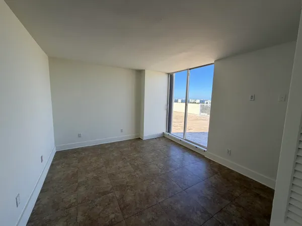 $5,600 | 2000 Northeast 135th Street, Unit PH, North Miami, FL 33181