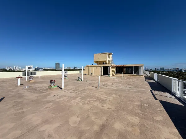 $5,600 | 2000 Northeast 135th Street, Unit PH, North Miami, FL 33181