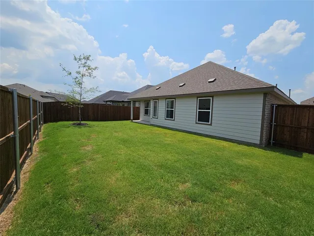 $2,195 | 2528 Moser Lane, Royse City, TX 75189