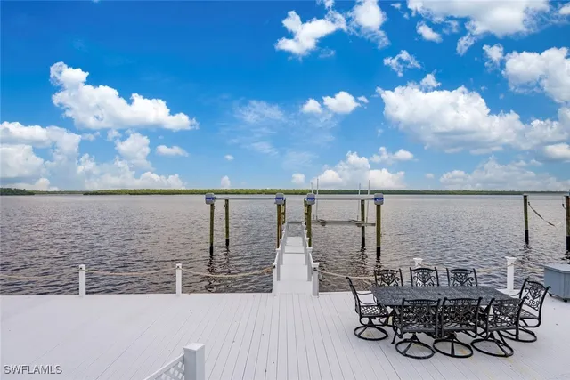 $325,000 | 150 Smallwood Drive, Unit 160, Chokoloskee, FL 34138