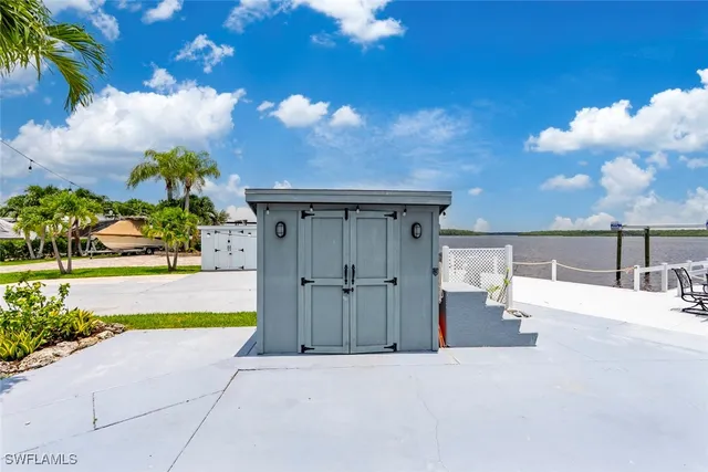 $325,000 | 150 Smallwood Drive, Unit 160, Chokoloskee, FL 34138