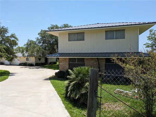 $299,000 | 155 Buffalo Road, George West, TX 78022