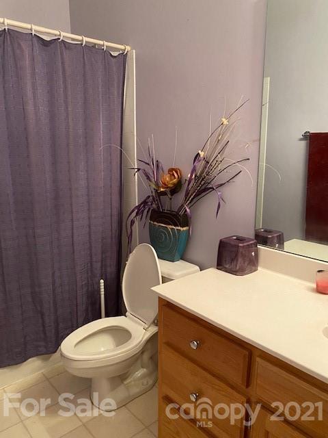 7923 Harrington Woods Road Charlotte, NC 28269 - Photo 6 of 15 a bathroom with a sink a toilet and mirror