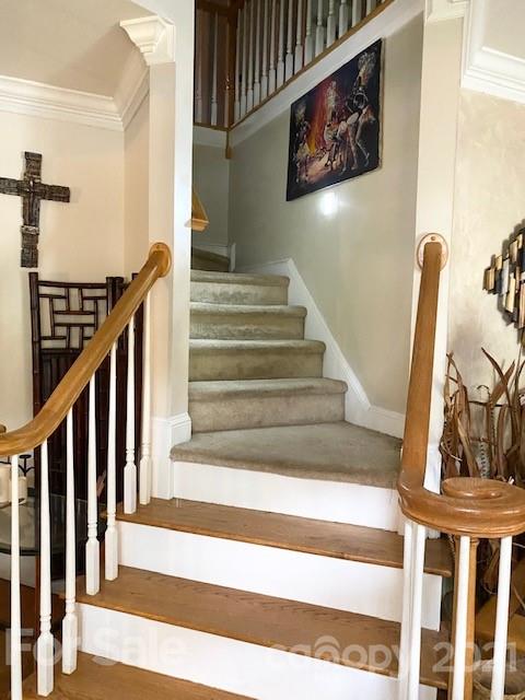 7923 Harrington Woods Road Charlotte, NC 28269 - Photo 9 of 15 a view of entryway