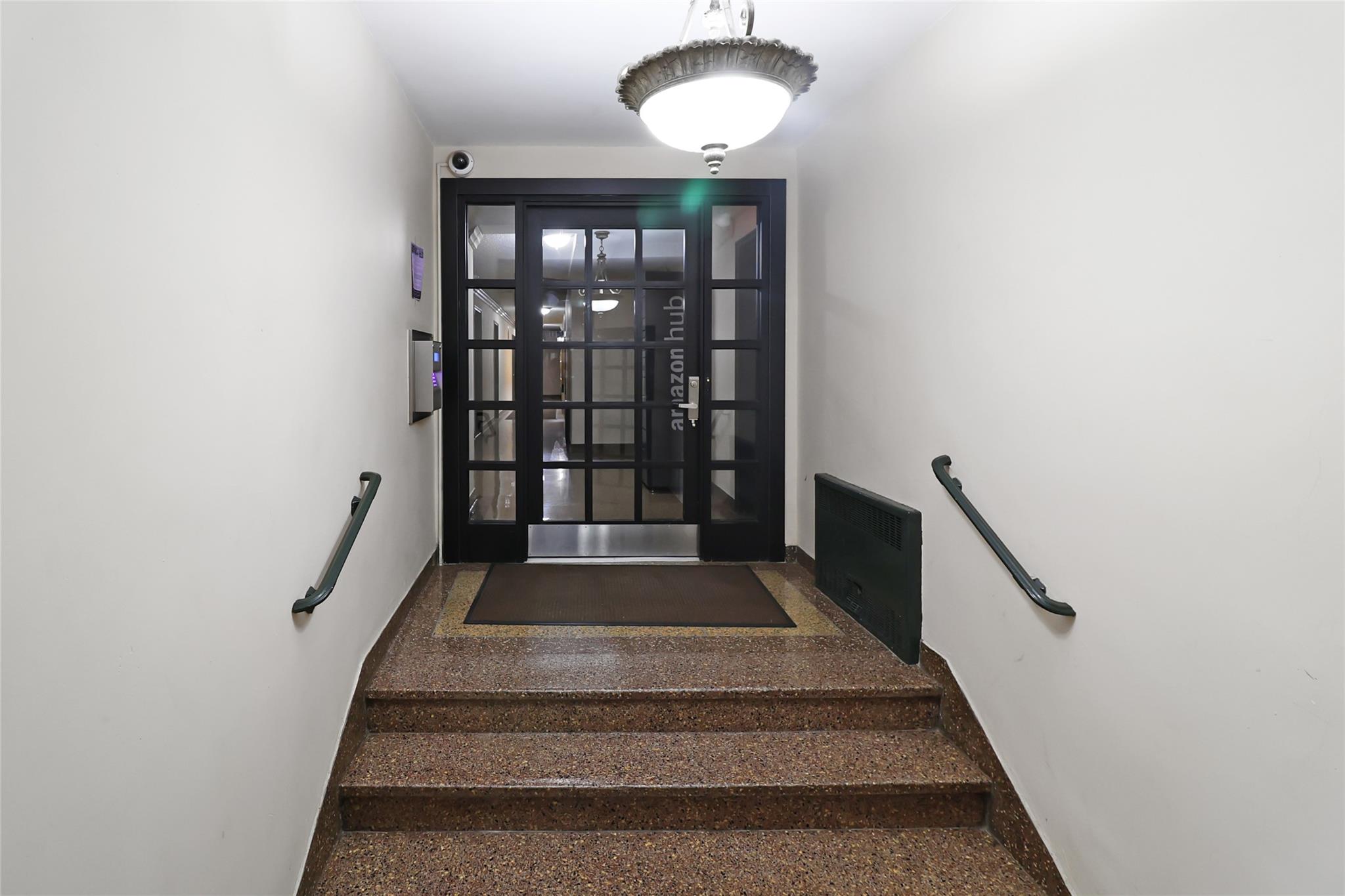 2105 Wallace Avenue, Unit 4A Bronx, NY 10462 - Photo 2 of 29 a view of entryway