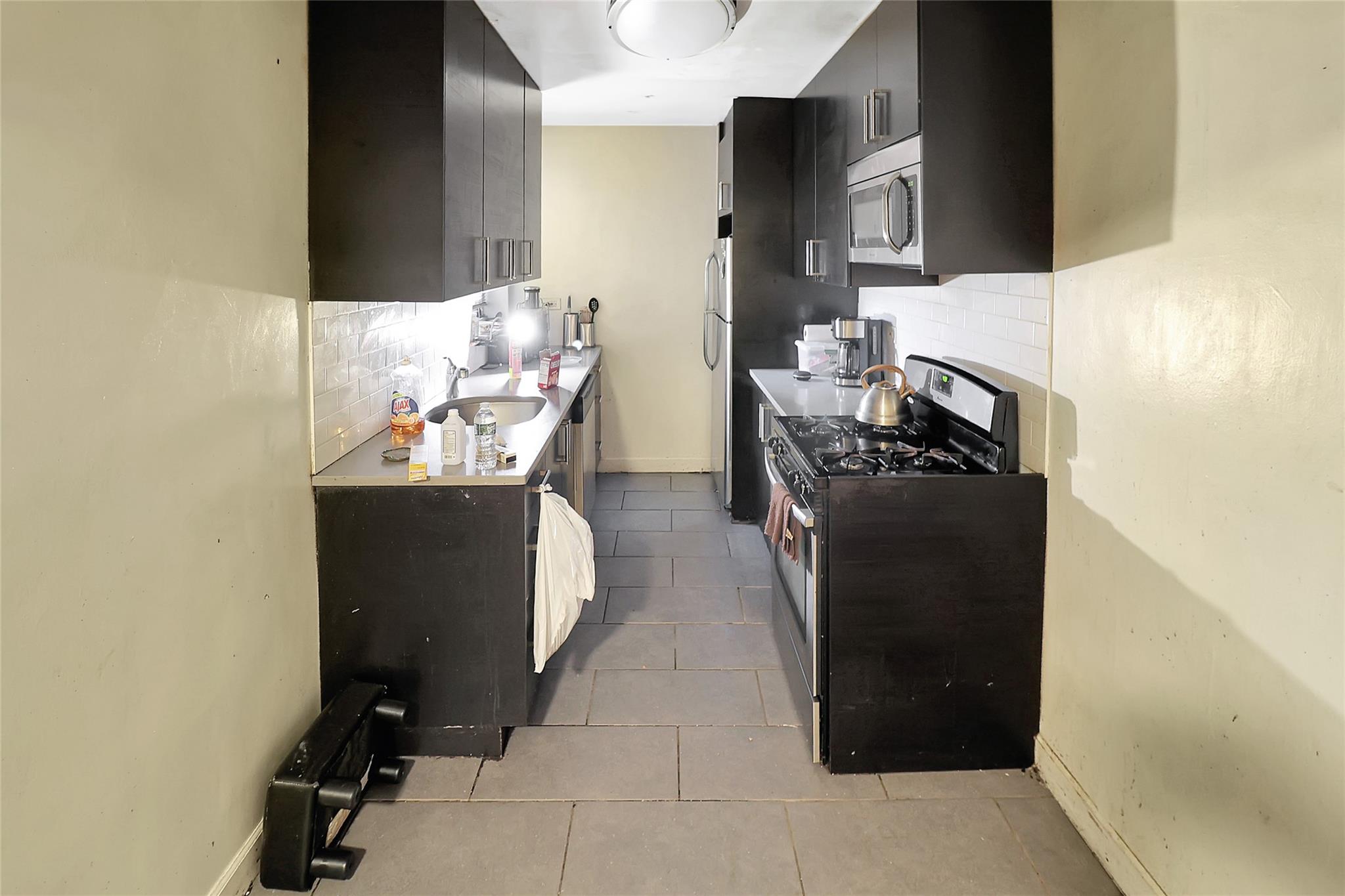 2105 Wallace Avenue, Unit 4A Bronx, NY 10462 - Photo 8 of 29 a living room with furniture