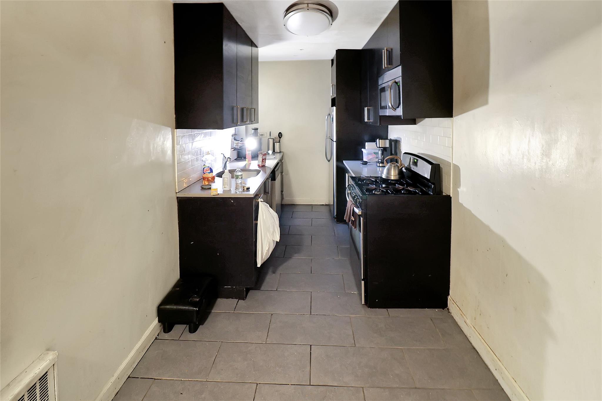 2105 Wallace Avenue, Unit 4A Bronx, NY 10462 - Photo 9 of 29 a living room with furniture