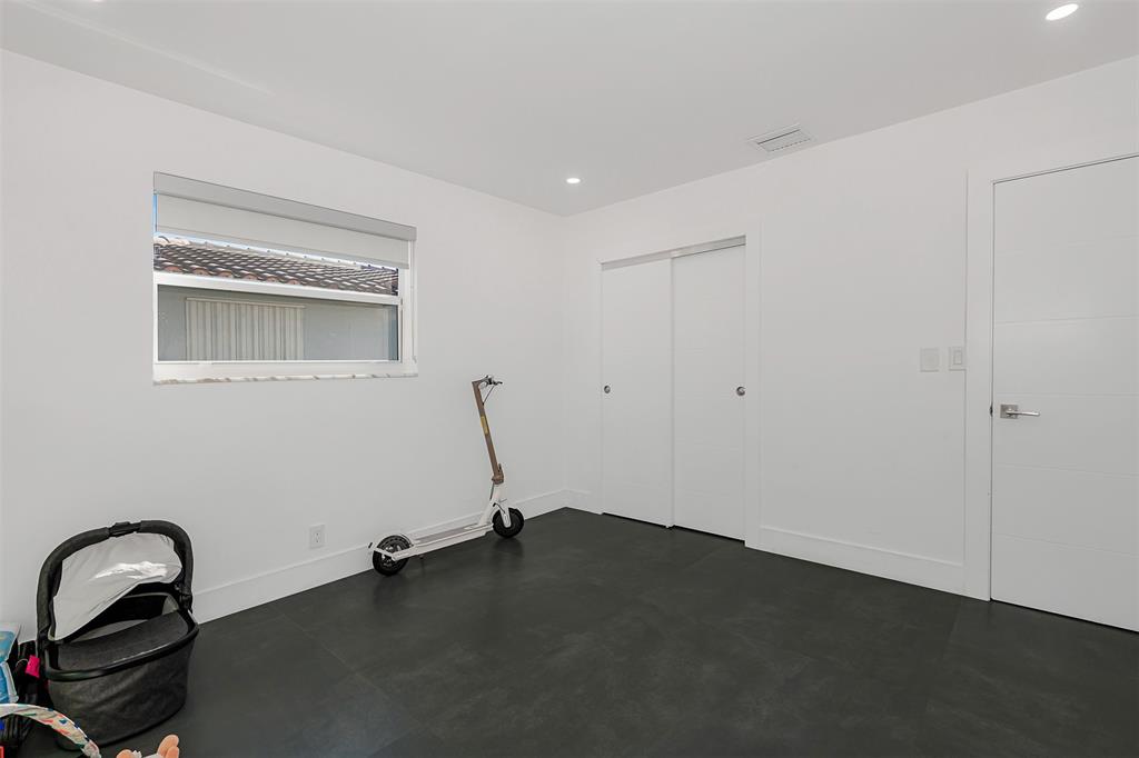 5300 Garfield Street Hollywood, FL 33021 - Photo 10 of 27 a room with a sink and a window