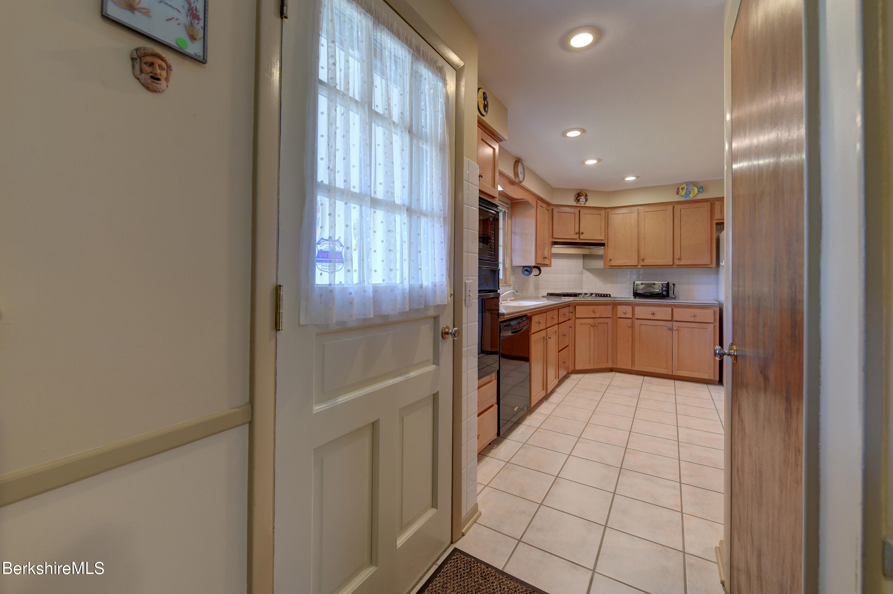 50 Stonehenge Road Pittsfield, MA 01201 - Photo 11 of 44 11-Side-Entry