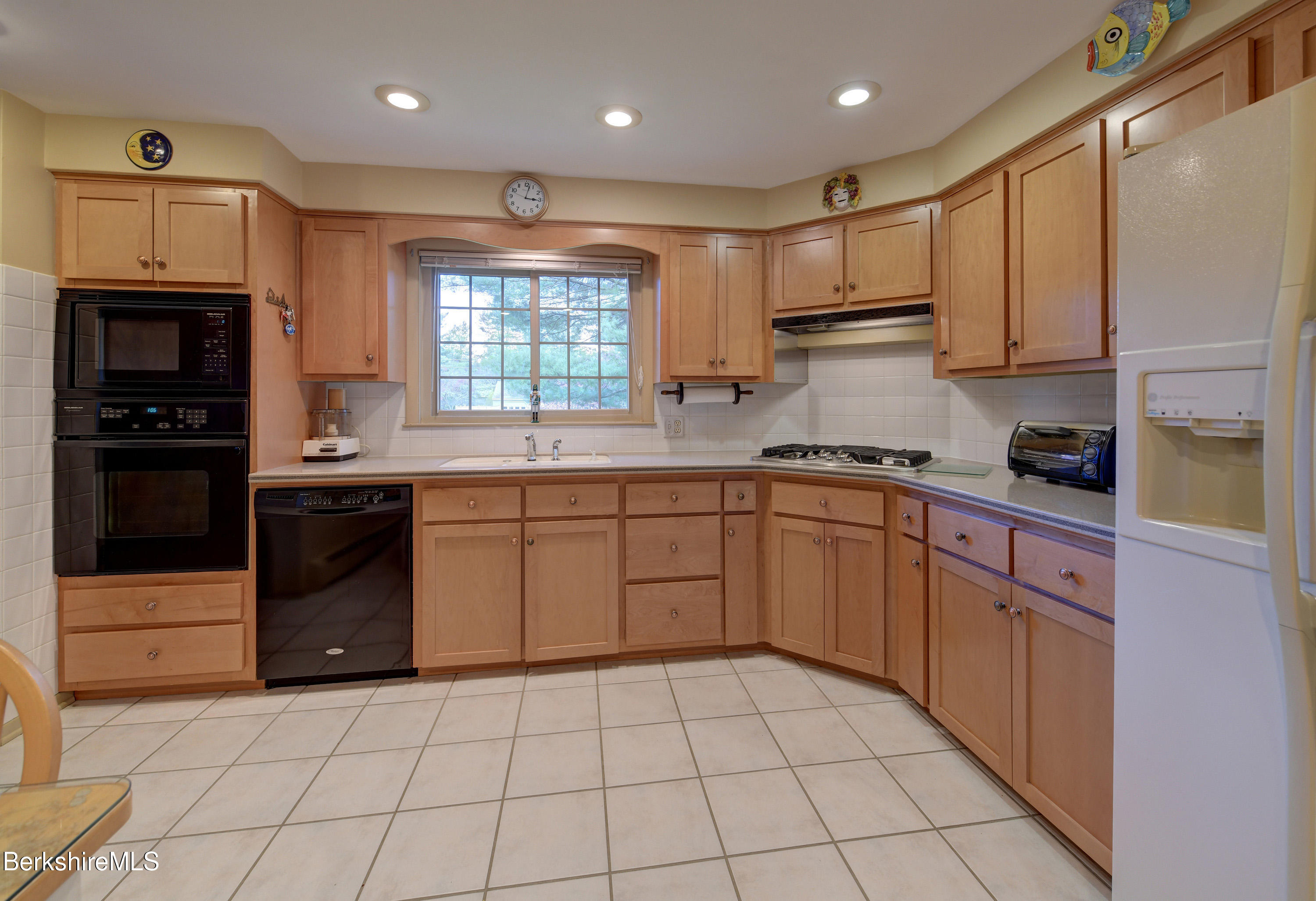 50 Stonehenge Road Pittsfield, MA 01201 - Photo 12 of 44 12-Kitchen