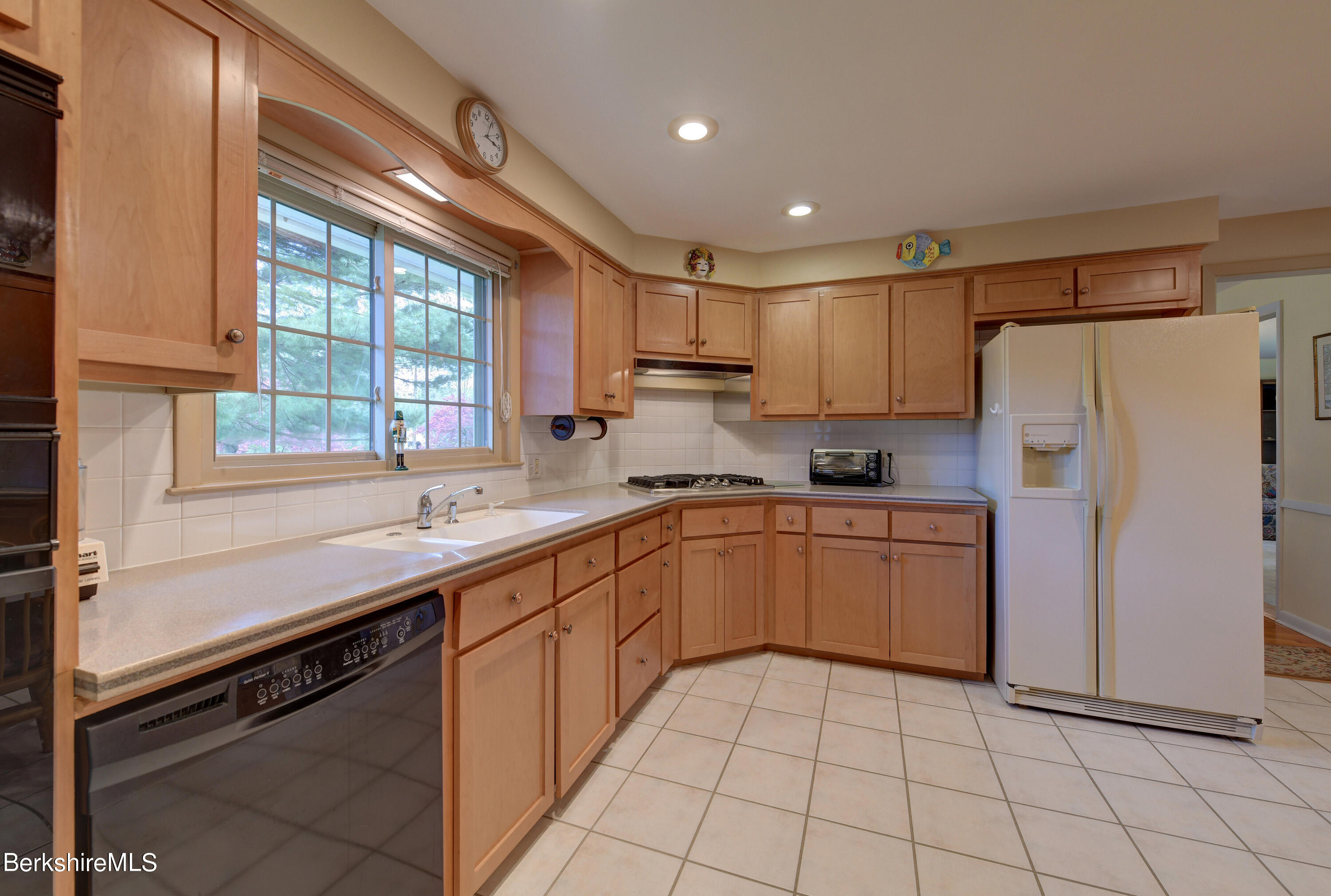 50 Stonehenge Road Pittsfield, MA 01201 - Photo 13 of 44 13-Kitchen