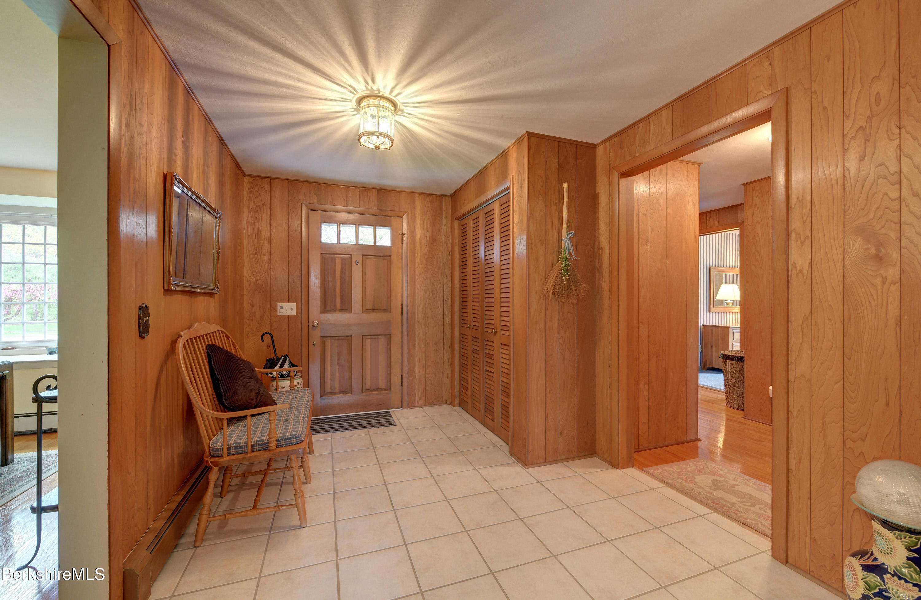50 Stonehenge Road Pittsfield, MA 01201 - Photo 4 of 44 4-Foyer