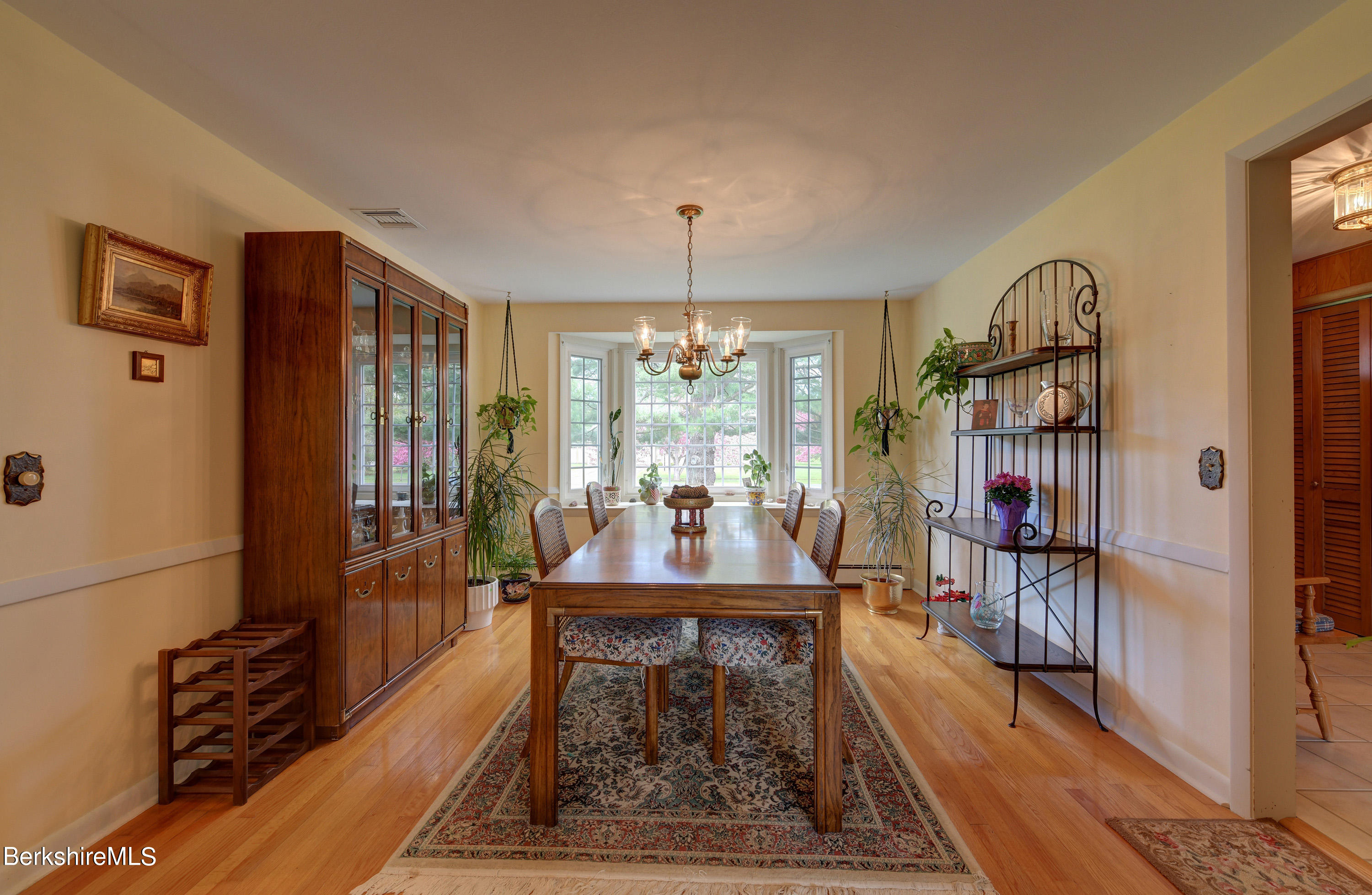 50 Stonehenge Road Pittsfield, MA 01201 - Photo 9 of 44 9-Dining-Room