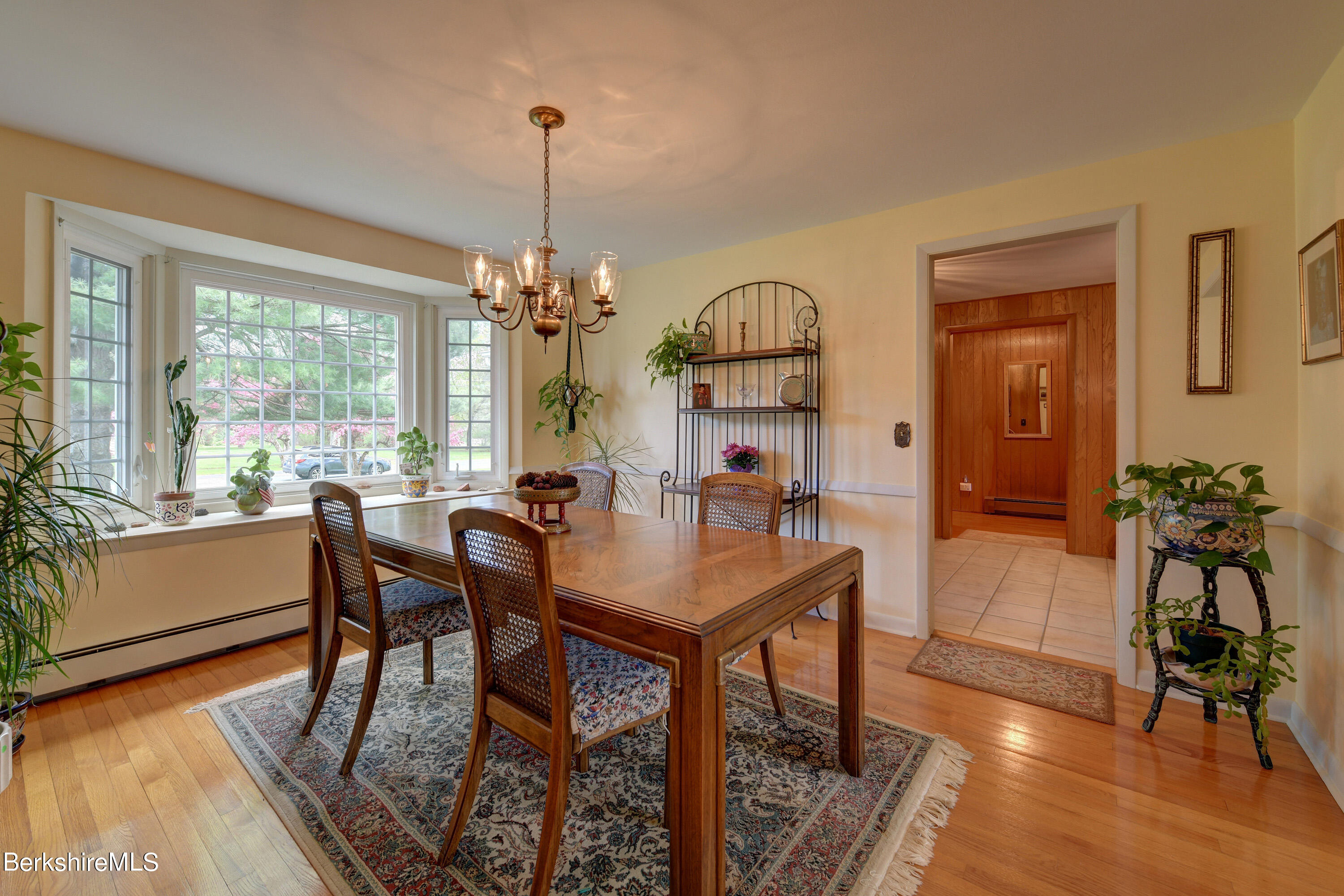 50 Stonehenge Road Pittsfield, MA 01201 - Photo 10 of 44 10-Dining-Room