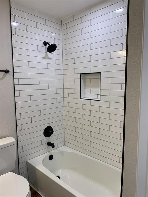 105 Still Street Kemp, TX 75143 - Photo 14 of 28 Full bath with tub / shower combination and toilet