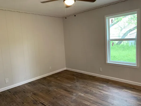 a bathroom with a bathtub and toilet