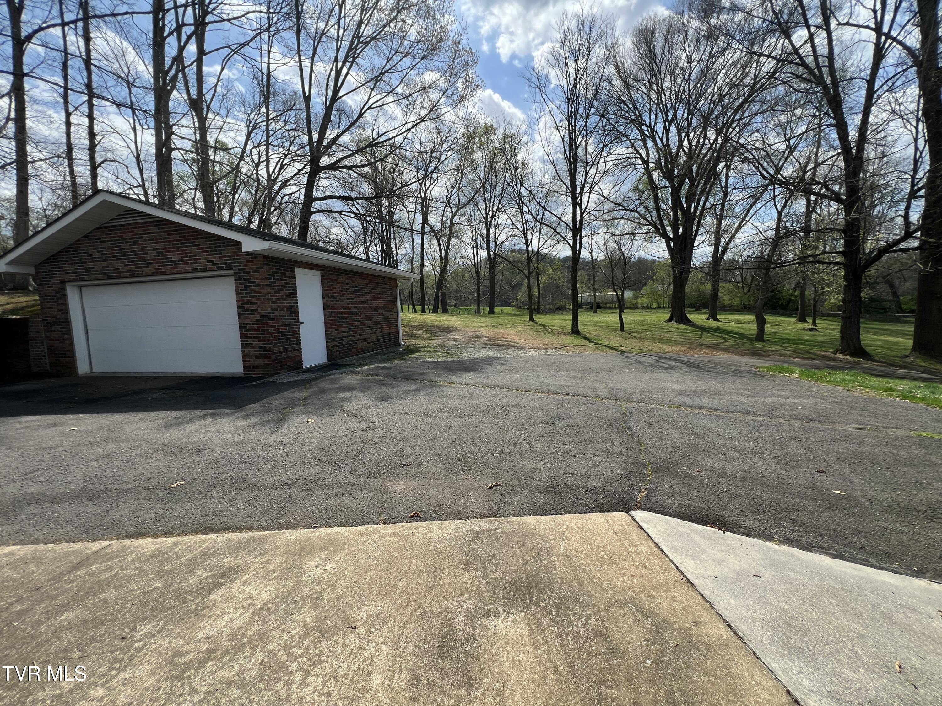 898 Jordan Road Elizabethton, TN 37643 - Photo 21 of 98 IMG_4388